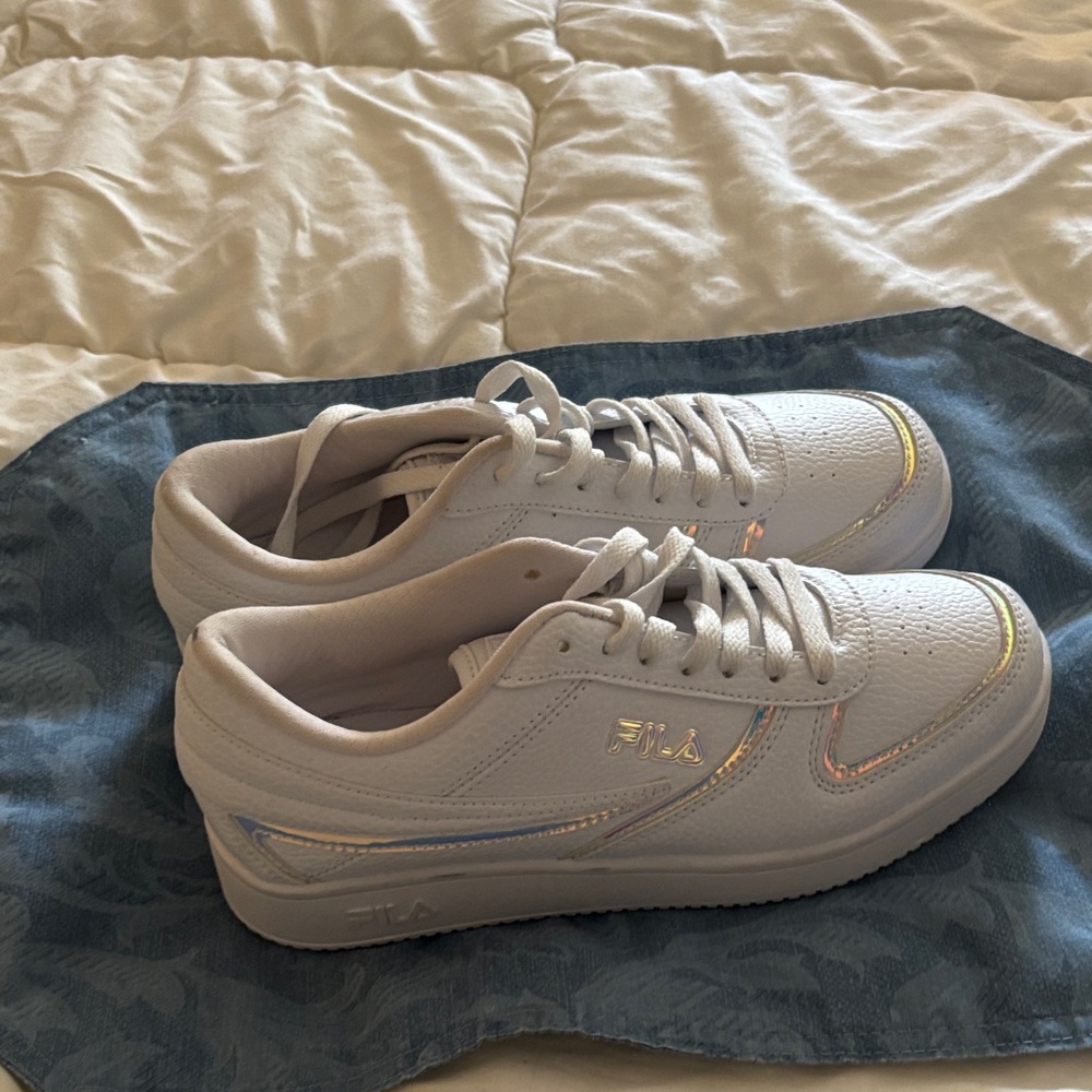 Fila Classic White Leather Sneakers - Picture 11 of 13